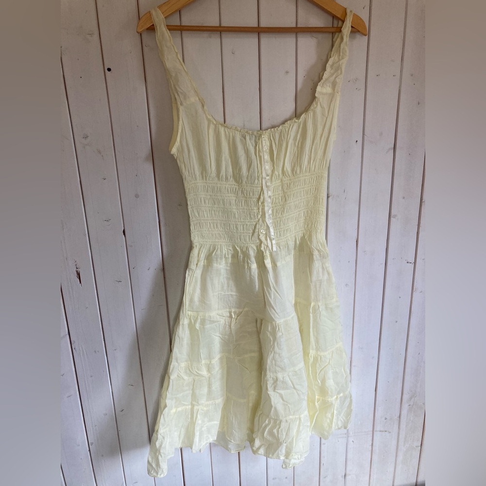 Elegant Cream Sleeveless Nightgown